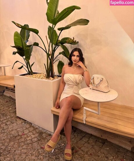 sseliingn nudes actress picture