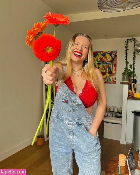 mirror selfie onlyfans beautiful naked archive