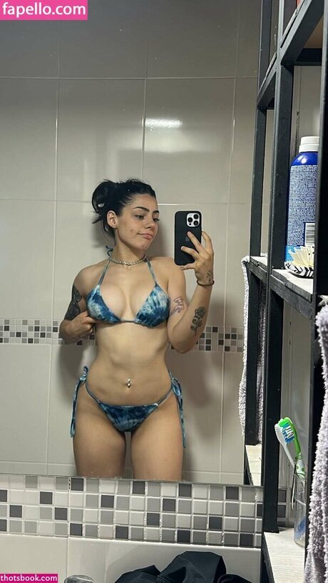 Mica Yba ez nude model img