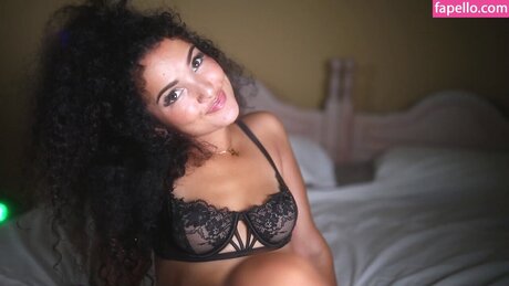 suzysuza adult model pic