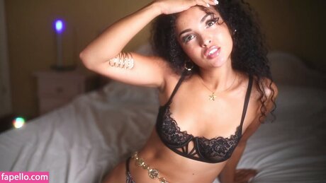 suzysuza hot actress gallery