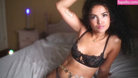 suzysuza exclusive actress galleries