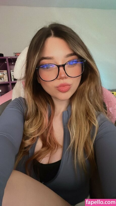 female popular onlyfans free naked gallery