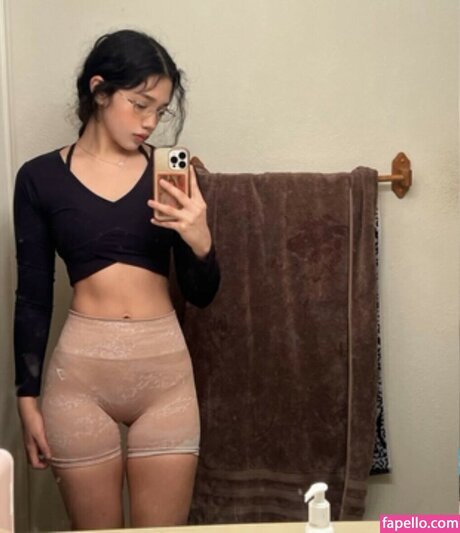 Outrovero xxx model image