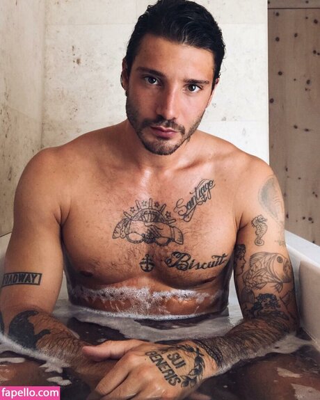 Stefano De Martino erotic actress photos