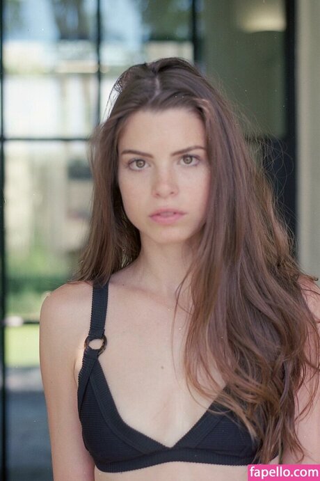 Ella Dvornik naked star images