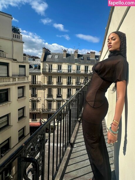 Liz Cambage pretty model gallery