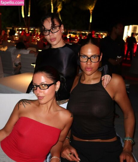 Liz Cambage best star image