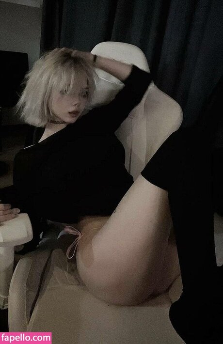 Paradoxy model adult galleries