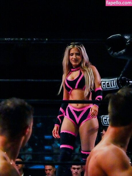 Zayda Steel model perfect photo