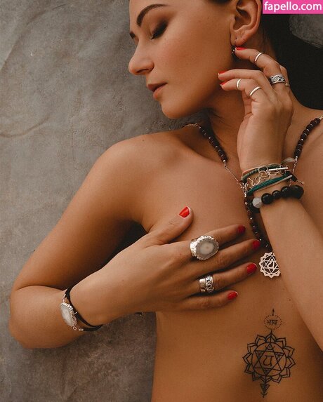 Eva Shik pornstar beautiful img