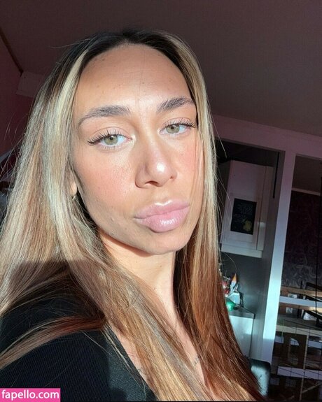 Sarah Aanes Turkmen nude pornstar img