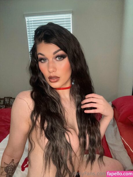 Bea Priestley exclusive actress img