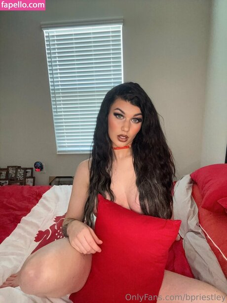 Bea Priestley star top photos