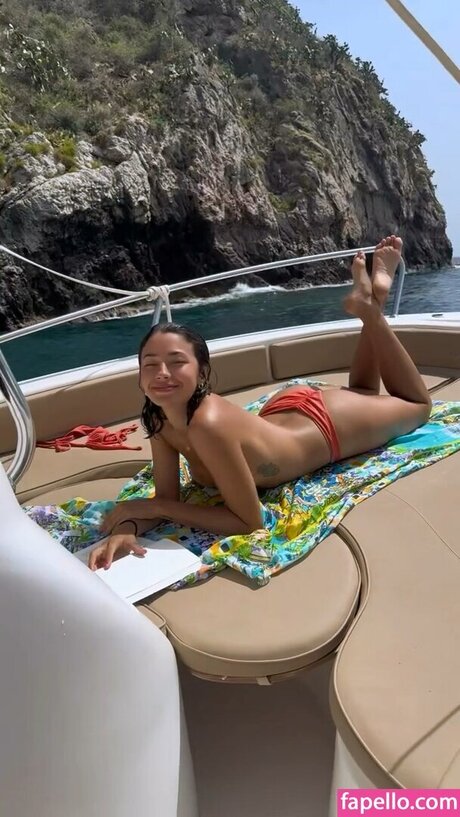 Carolina Oliveira pornstar top photo