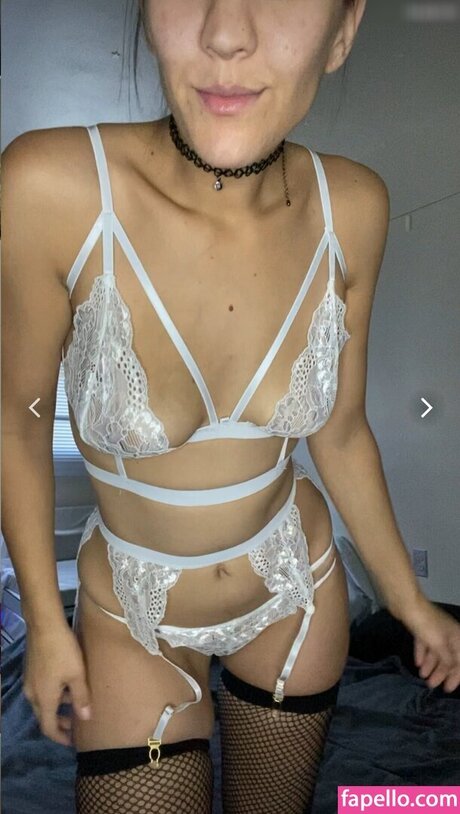 Alexis Load star hot pictures