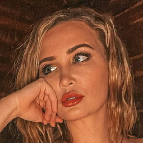 Ashley Mitchell model hd pics