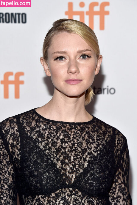 Valorie Curry beautiful actress photos