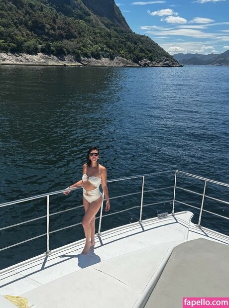 Camila Rodrigues sexy actress pic