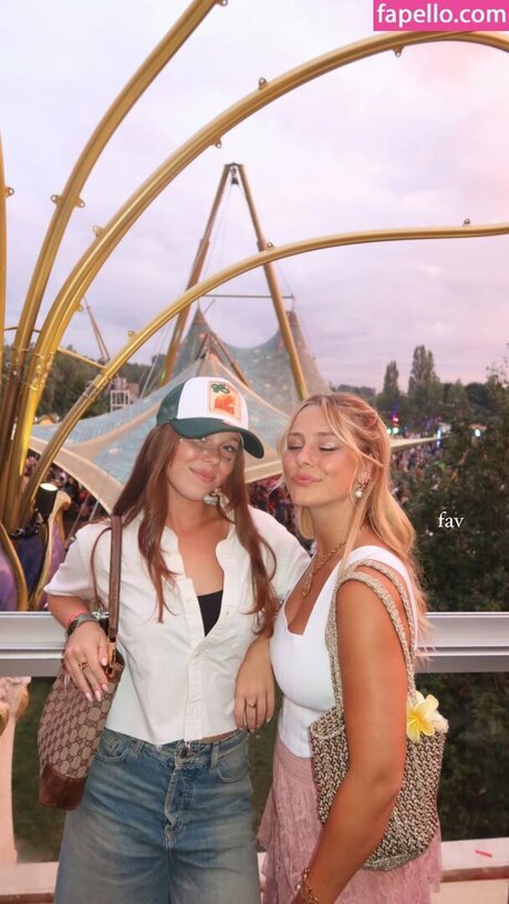 Rhode Kok nudes star img