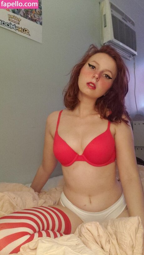 Jessicahenlo naked star img