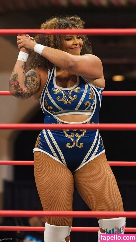 Willow Nightingale model naked pics