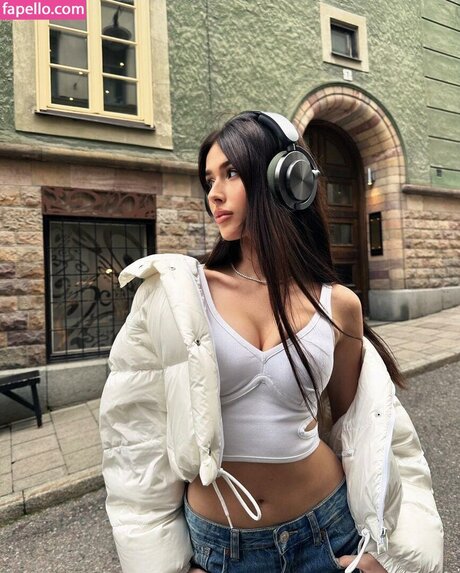 Roxie W giel star hd galleries