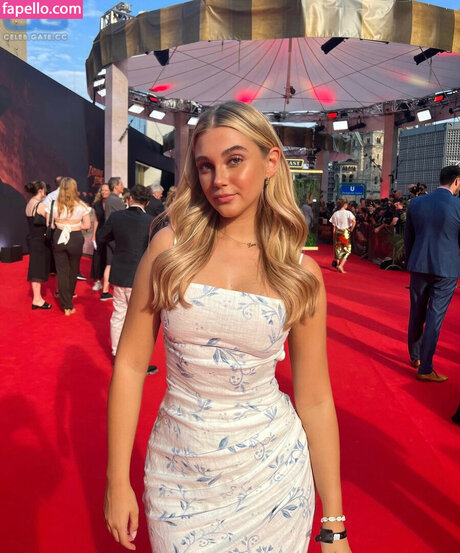 Lara Spengler model top images