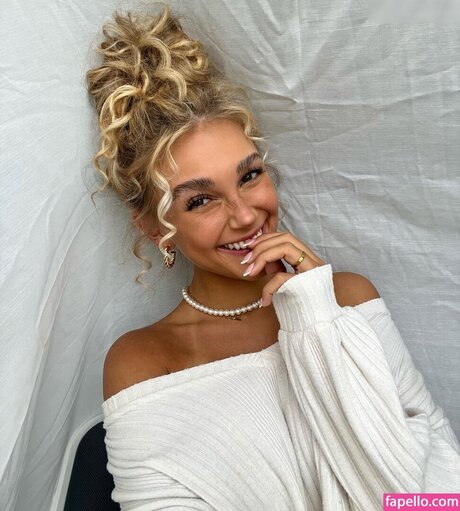 Lara Spengler beautiful model pic