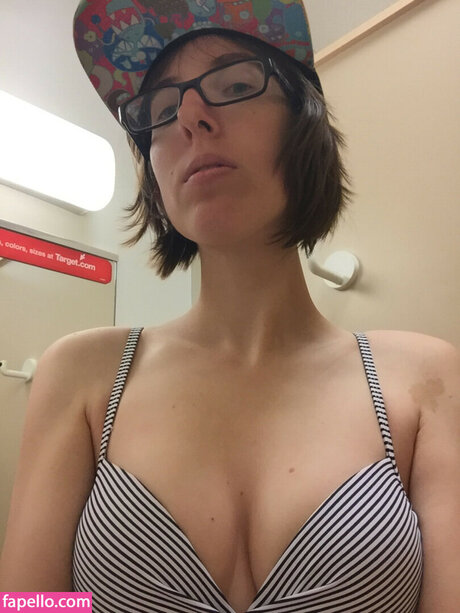 TwilightPalms model erotic img