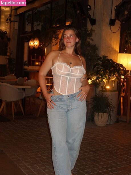 Esther Burden star pretty pictures