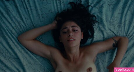 Blu Hunt sexy actress photo