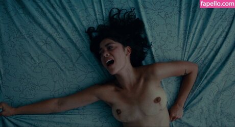 Blu Hunt beautiful star image