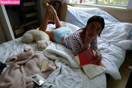 Blu Hunt pretty actress img