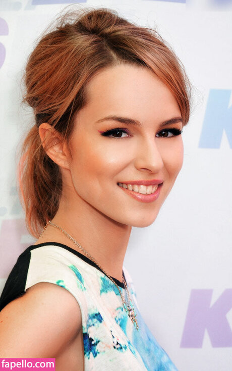 Bridgit Mendler free actress img