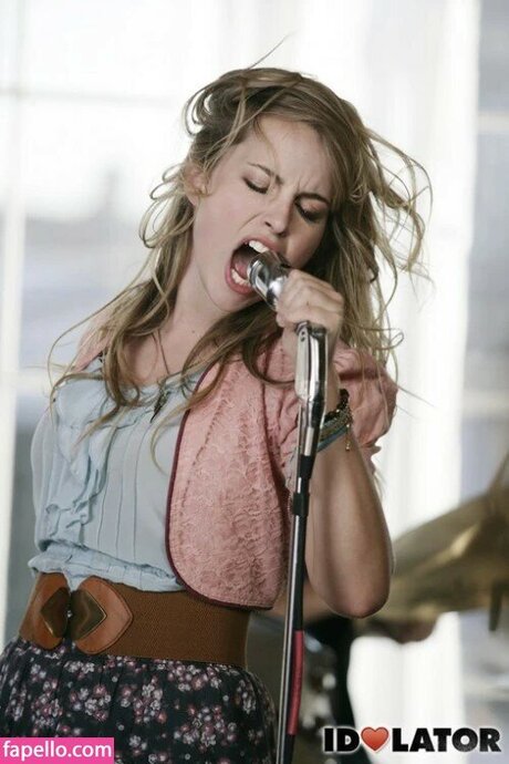 Bridgit Mendler free model img