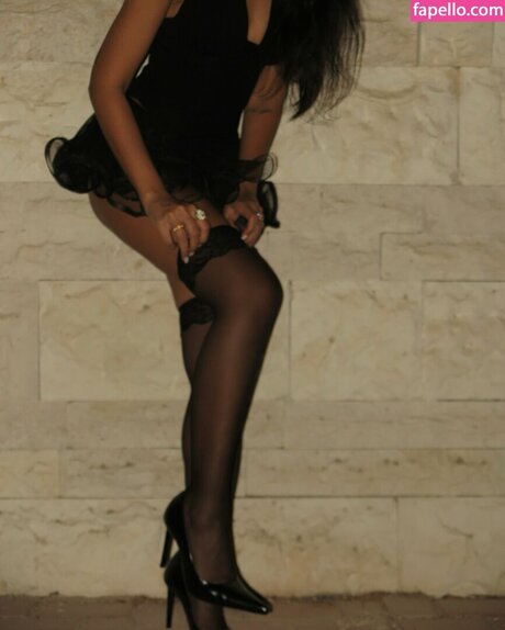 Iffat Marash model erotic images