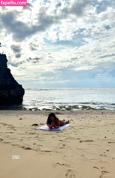 Iffat Marash adult model photo