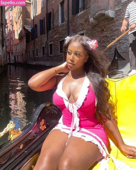 Yungnena sex star image