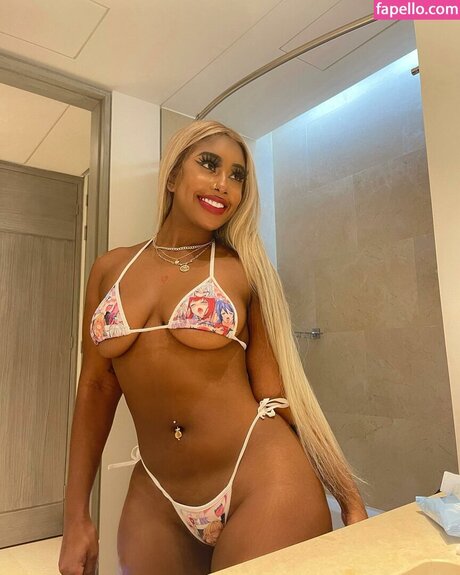 Yungnena pornstar top image