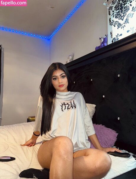 iam stphi exclusive model pic