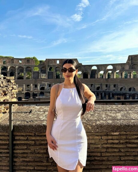 Zenoviajafar model beautiful pic