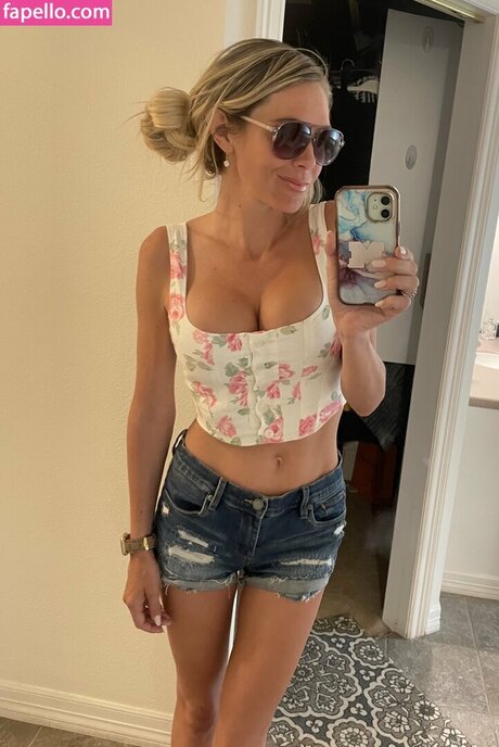 Michellek4040 adult model img