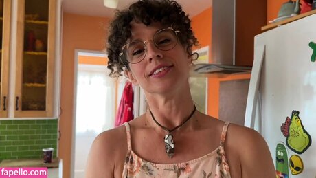 VibeWithMolly model hot image