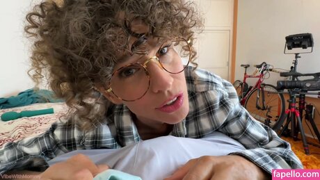 VibeWithMolly star exclusive pictures