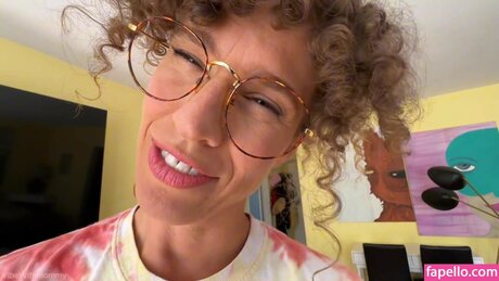 VibeWithMolly star top pics