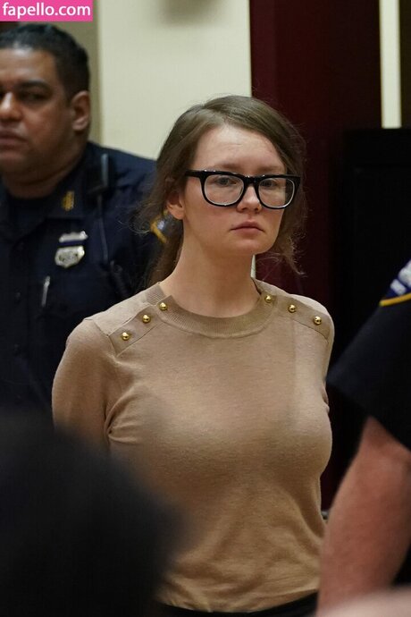 Anna Delvey art actress pics