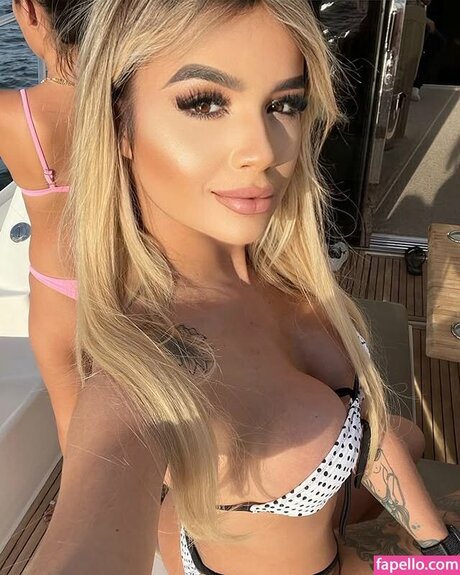 Debora Julia sex model photo