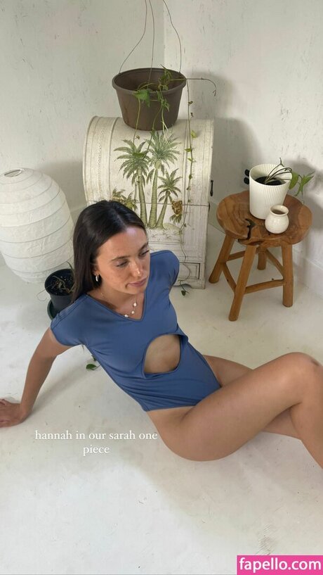 Hannah Meloche model nude image