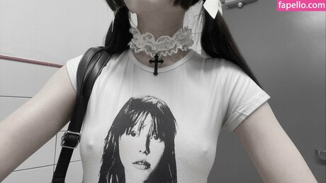 veildose model naked photo